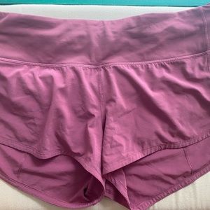 Speed Up Low-Rise Lined Shorts 2.5”